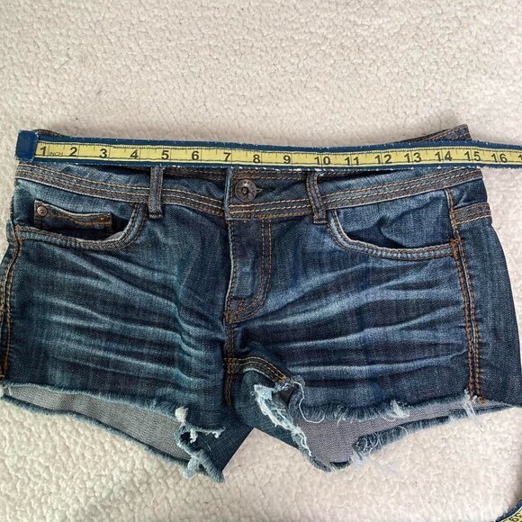 Refuge Distressed Mini Shorts Small 3 - Picture 7 of 9